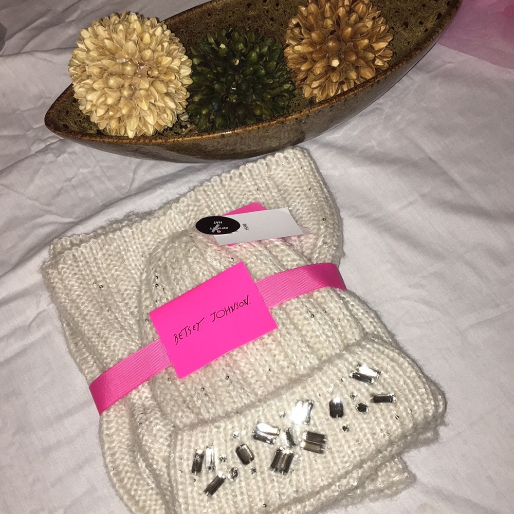 Brand new! Cream color hat with matching scarf
